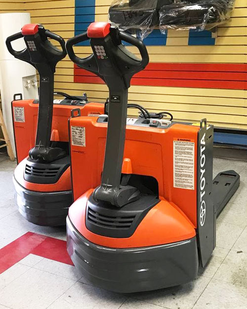 Transpalette électrique Jigger Toyota 8HBW23 4500 lb FORKLIFT PLUS