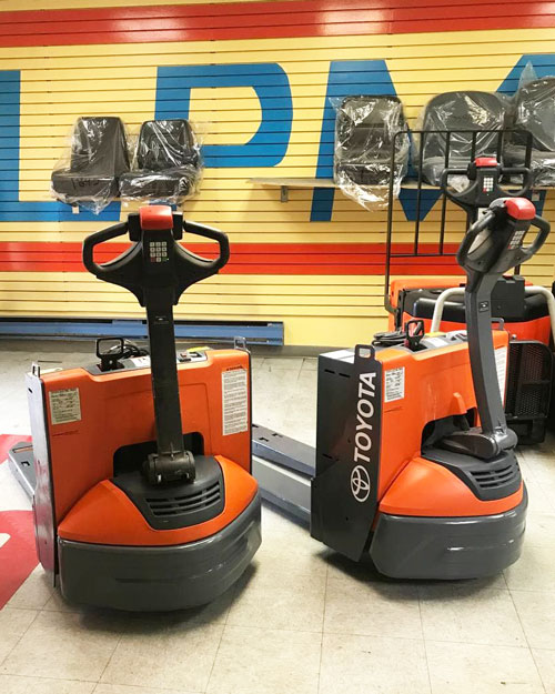 Transpalette électrique Jigger Toyota 8HBW23 4500 lb FORKLIFT PLUS