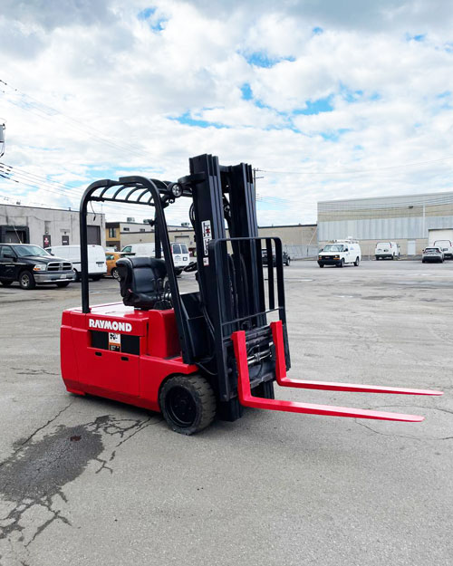 Chariot élévateur electrique CAT 2ETC3000