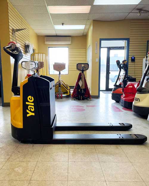 Used Yale MPB045 electric pallet truck 4500 lbs » Forklift Plus